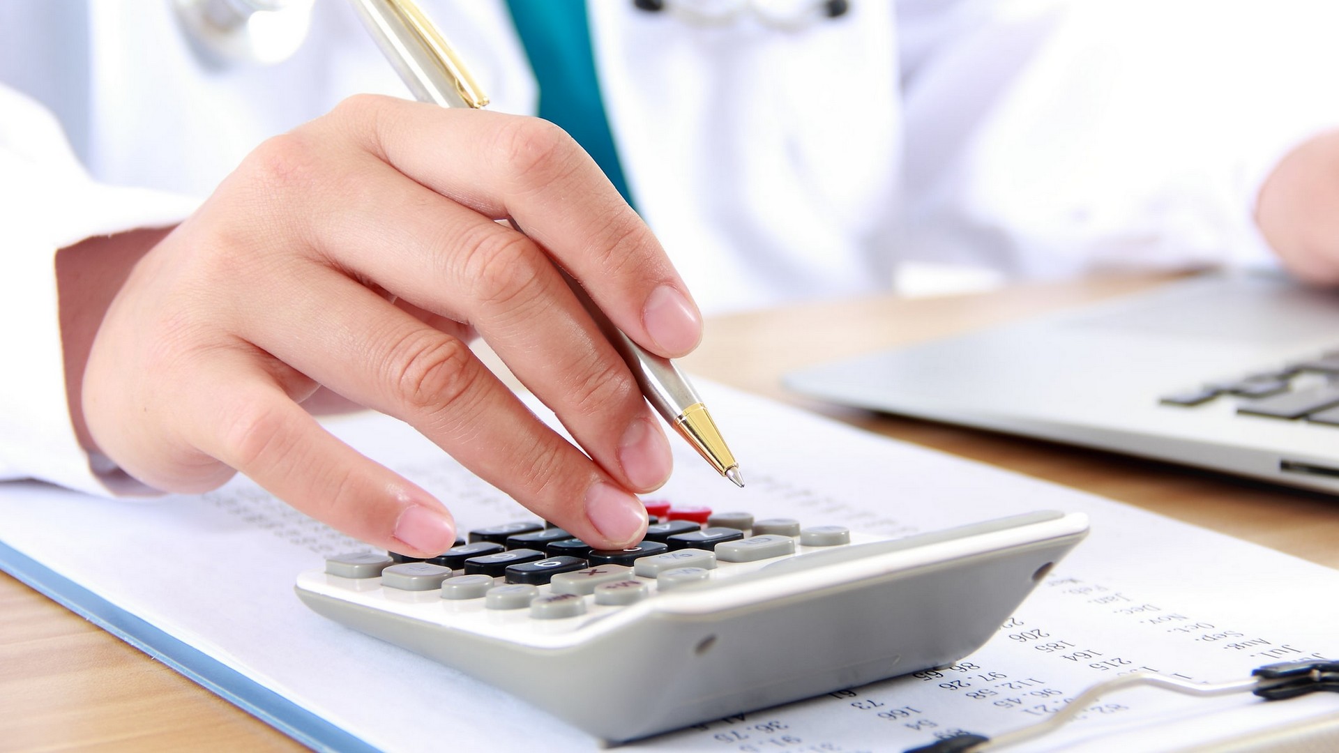 Les hôpitaux publics et privés verront leurs tarifs augmenter de +0,5 % en 2025